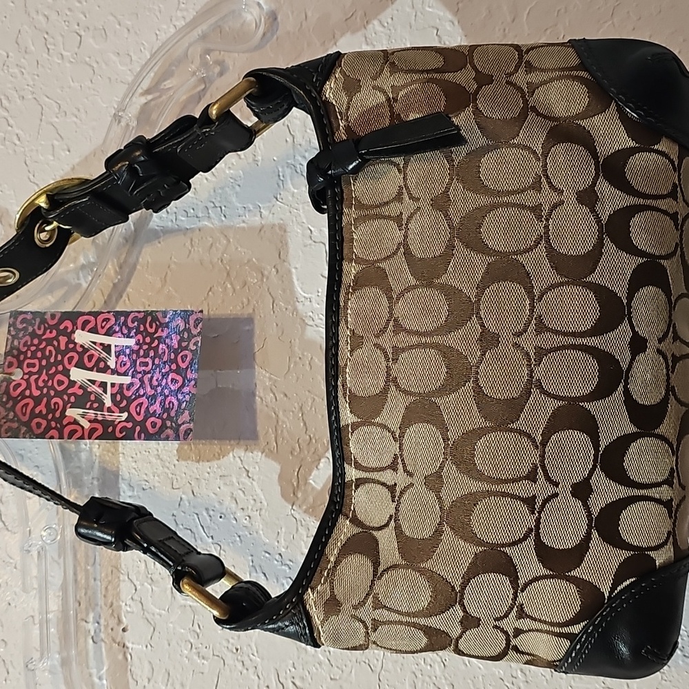 #144 WOMEN'S G.U. COACH BEIGE SIGNATURE BOBO SHOULDER BAG